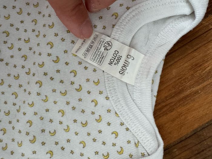 Lot 3 bodies 6 mois - photo numéro 2