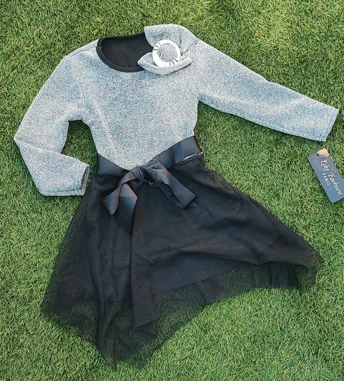 Magnifique robe brillante fille neuve avec étiquette taille 2 ans