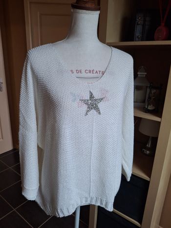 Pull blanc mailles nid d'abeilles étoile strass neuf