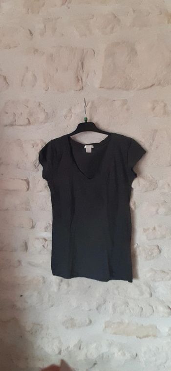 Tee-shirt col V gris foncé