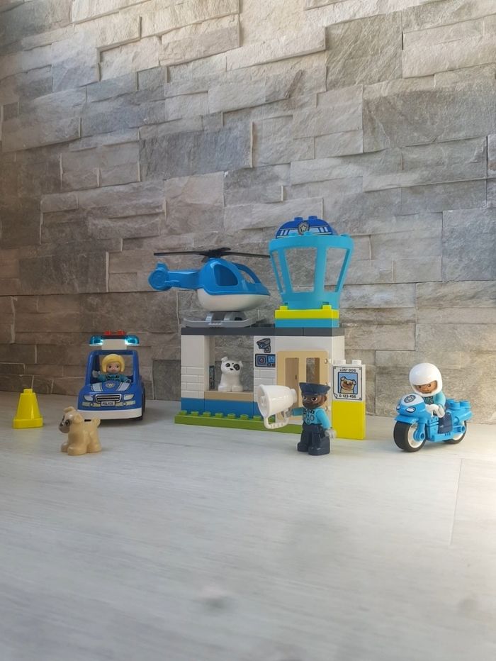 Lego Duplo le commissariat de  Police