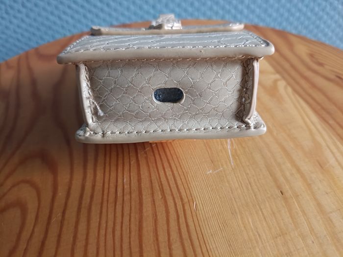 Étui pour airpods neuf - photo numéro 2