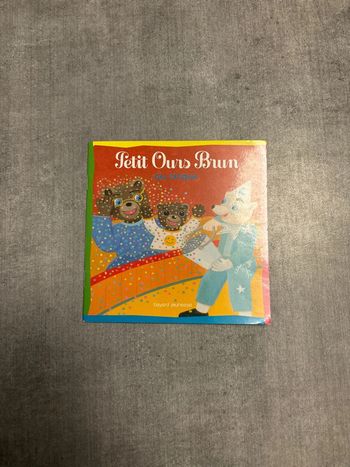 Livre Petit Ours Brun au cirque