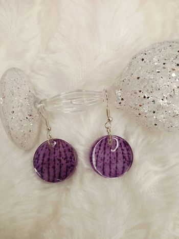 Boucles d'oreilles pétales d'orchidée violette 