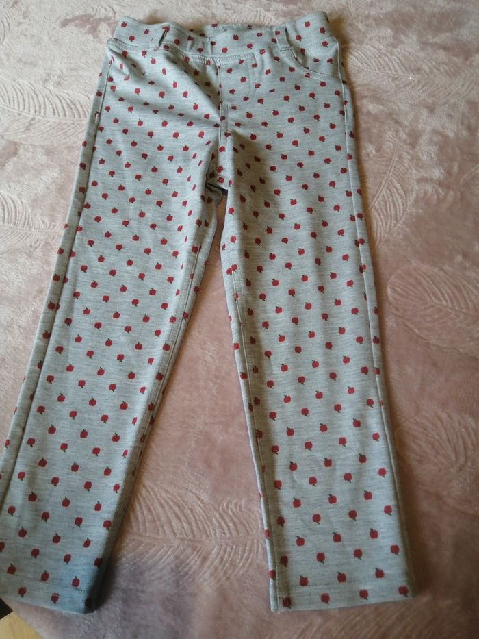 Pantalon leggins gris motif pomme