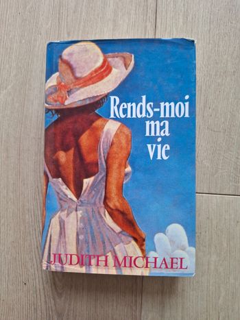 Roman Rends-moi ma vie de Judith Michael en bon état
