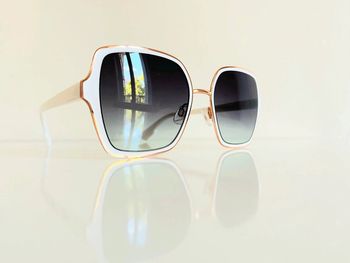 Lunette de soleil femme blanche et dorée verres dégradés UV protection catégorie 2
