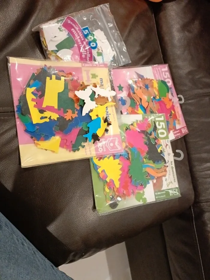 Lot gommettes enfants dinosaures princes princesse formes maison