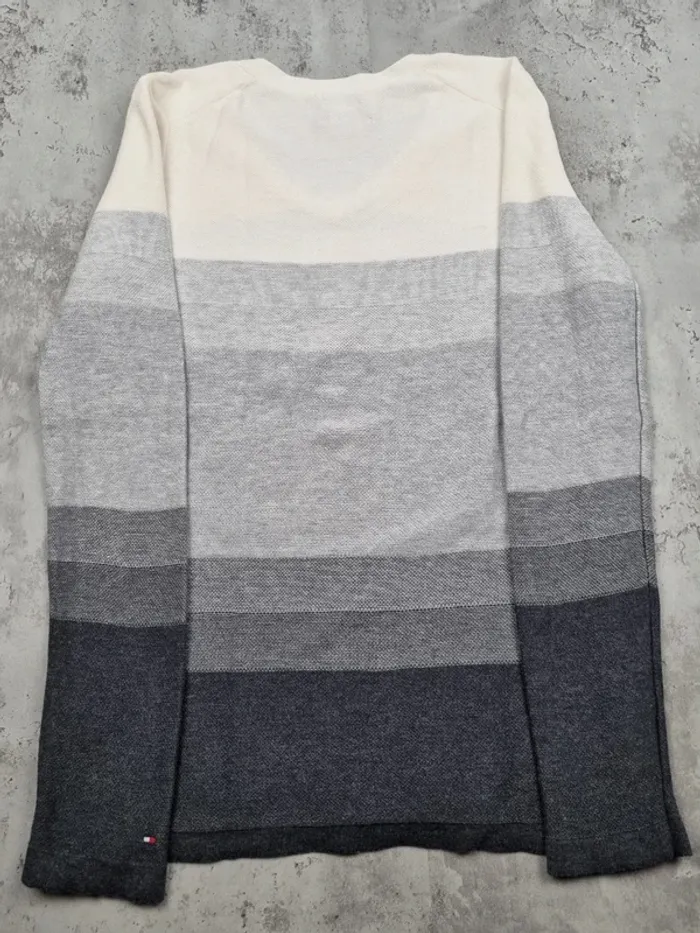 Pull col V Tommy Hilfiger – Dégradé de gris – Taille M/38 Femmes - photo numéro 4
