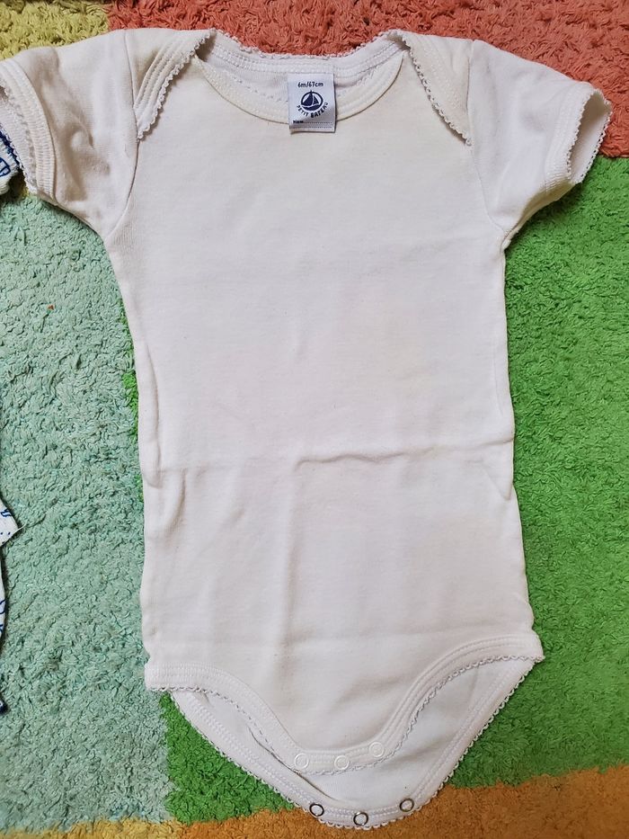 Lot 2 bodies- 6 mois - petit bateau - photo numéro 3