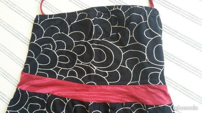 Robe bustier noir/rouge Desigual - taille S - TRES BON ETAT - photo numéro 3