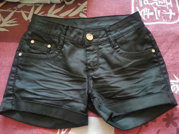 Short cuir