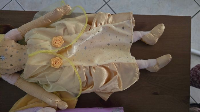 🤩🩷⚘️Poupées peluches , disneyland paris  belle et raiponce (ferme) 🩷🤩⚘️ - photo numéro 6