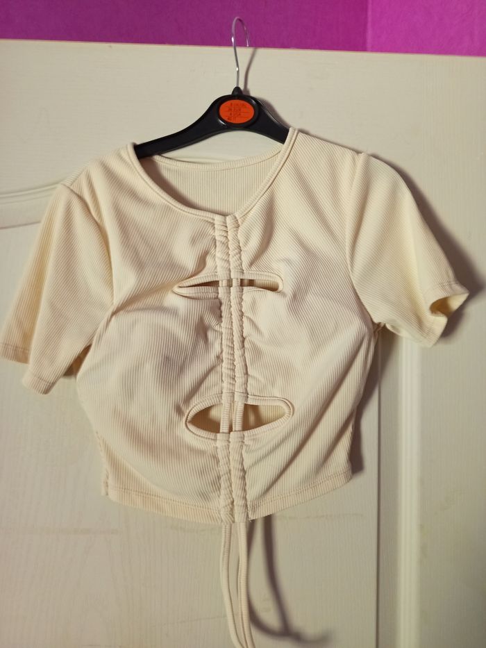 Top court beige