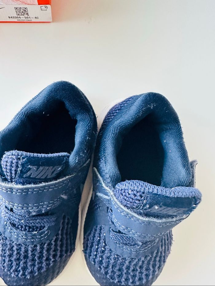 Paire de baskets - Nike Révolution 4 - taille 19,5 - photo numéro 5