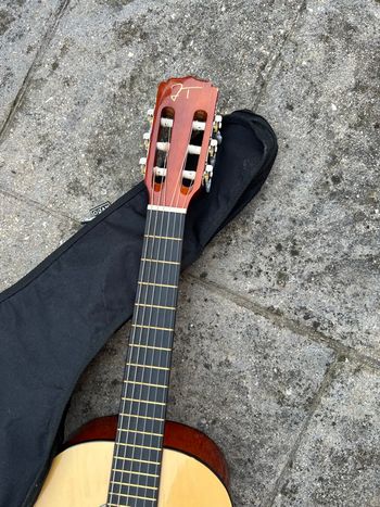 Guitare acoustique 