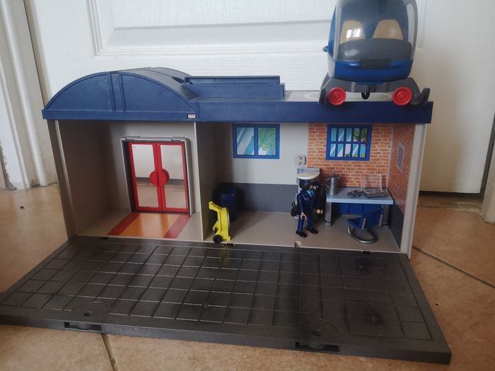 Lot de playmobil (petit commissariat, 2 vehicules + helicoptere - photo numéro 4