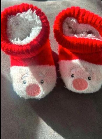 Pantoufle  père noel 6/9 mois