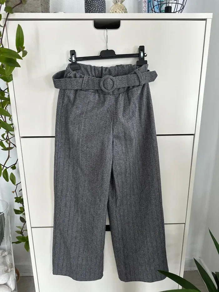 Pantalon gris avec ceinture - neuf