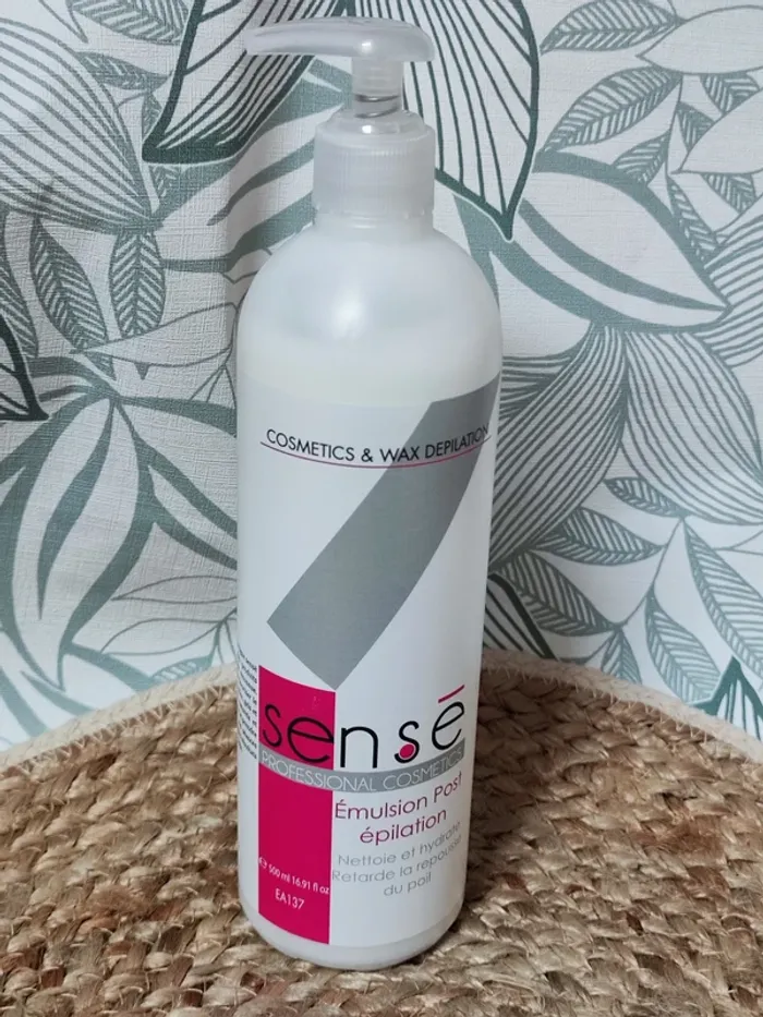 Sensé emulsion post épilation nettoie et hydrate ;retarde la repousse du poil 500ml valeur 20€