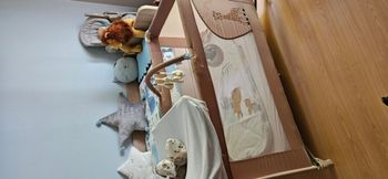Lit parapluie Sophie la Girafe  avec matelas neuf  draps et gigoteuses