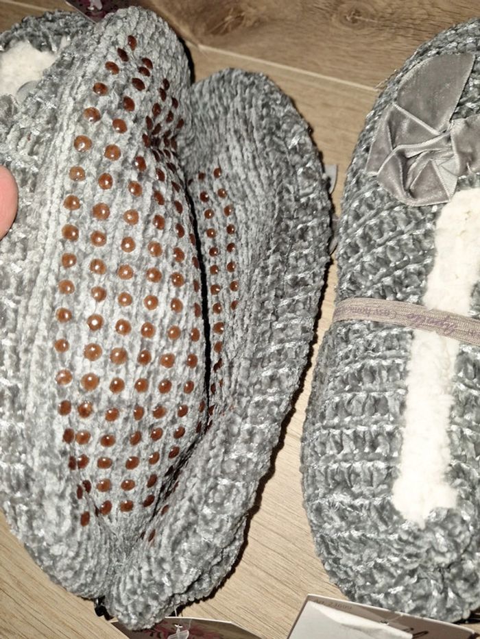 Lot de 3 paires de chaussons femme grises avec neud douces antidérapantes - photo numéro 6