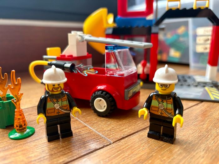 Lego Juniors 10671 - La caserne des pompiers - photo numéro 2