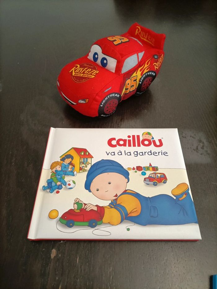 Caillou va à la garderie
