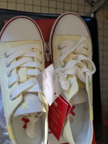 Basket jaune fille .vegan Taille 33