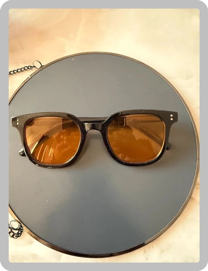 Lunette de soleil noire / jaune