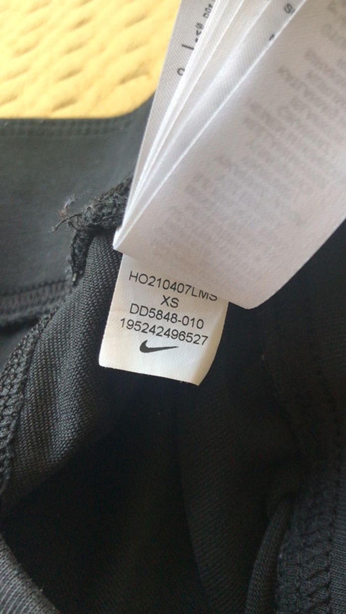 Nike legging taille xs avec logo strass - photo numéro 4