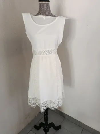 Robe blanche dentelle légère Taille S