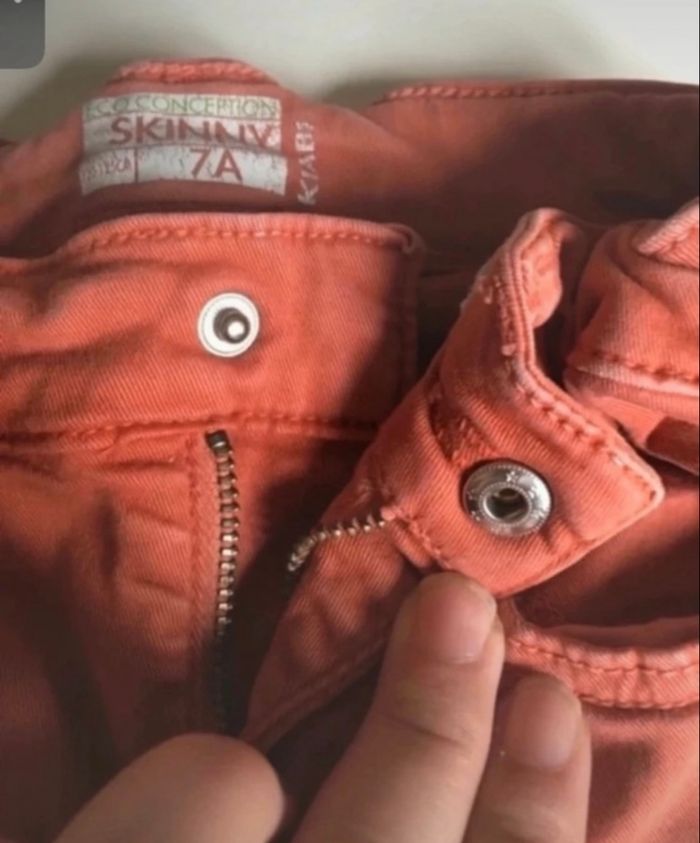 Jean skinny pour garçon BON ÉTAT taille 7 ans couleur rouille - photo numéro 5