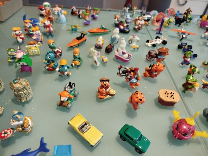 Gros lot de + 300 figurines et accessoires KINDER (années 90) - photo numéro 5