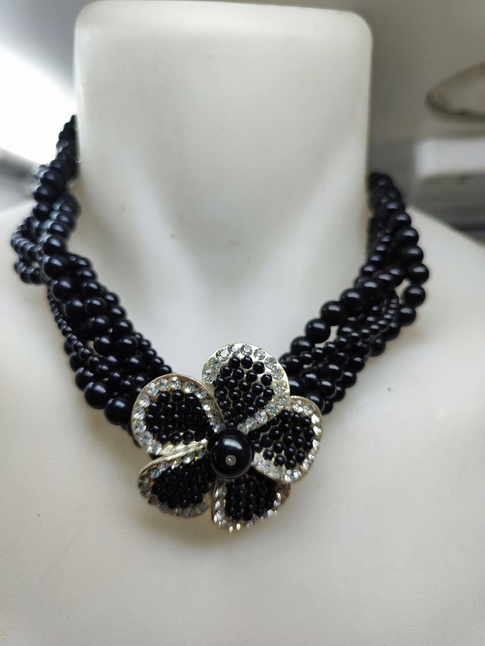 Superbe collier chic bras du cou style gothique