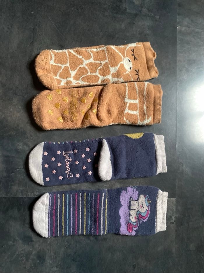 2 paires de chaussettes antidérapantes Isotoner 27/30 - photo numéro 3