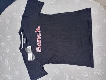 T-shirt Bench