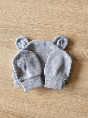 Ensemble bonnet et moufles 