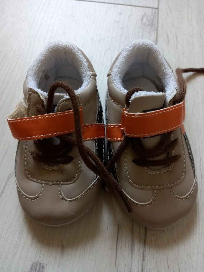 Chaussures bébé 3/6 mois - photo numéro 2
