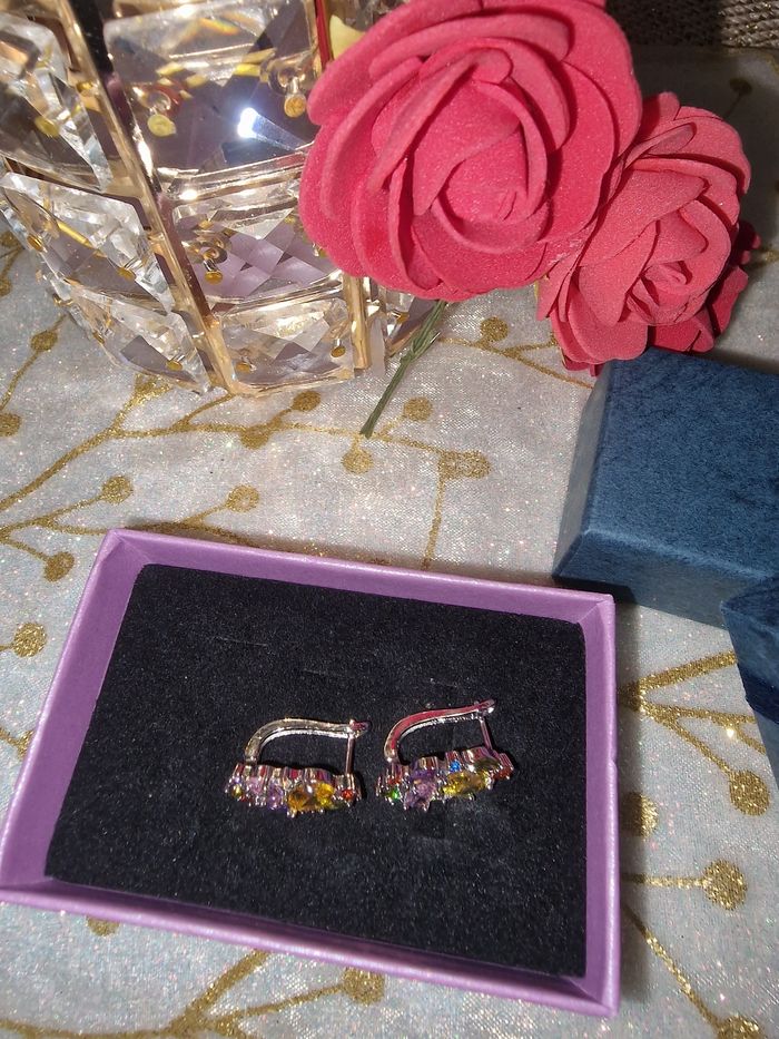 Petites boucles d’oreilles incrustées cristaux - photo numéro 4