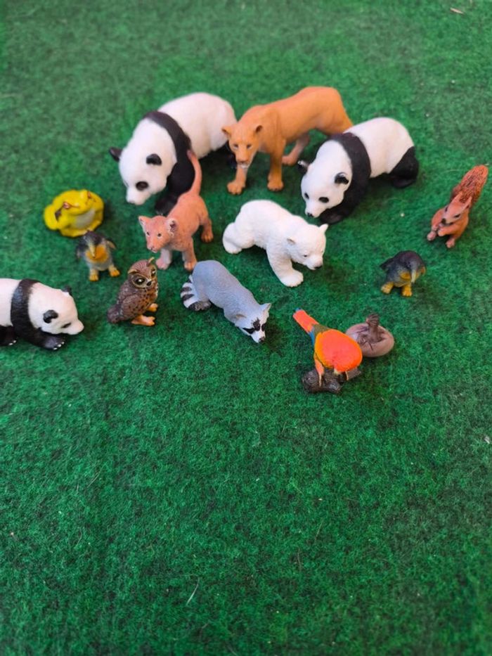 Lot de 14 figurines animales