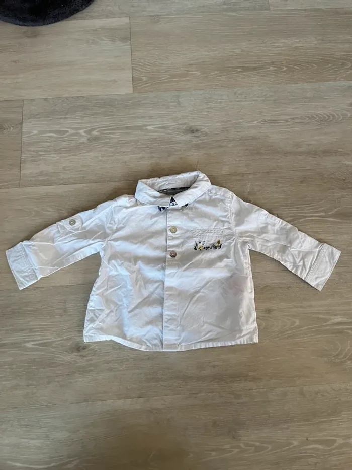 Jolie chemise avec noeud papillon