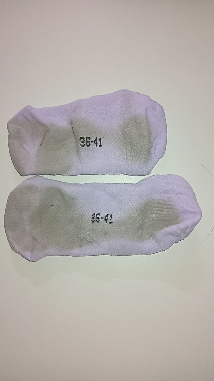 Chaussettes sale violette - photo numéro 2