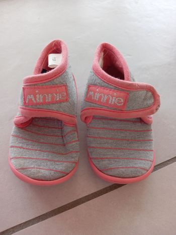 Pantoufles grise et rose Minnie 19