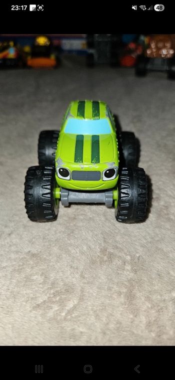 Voiture pickel blaze monster machines en bon état