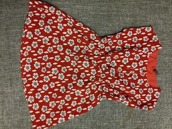 Jolie Robe rouge à fleurs