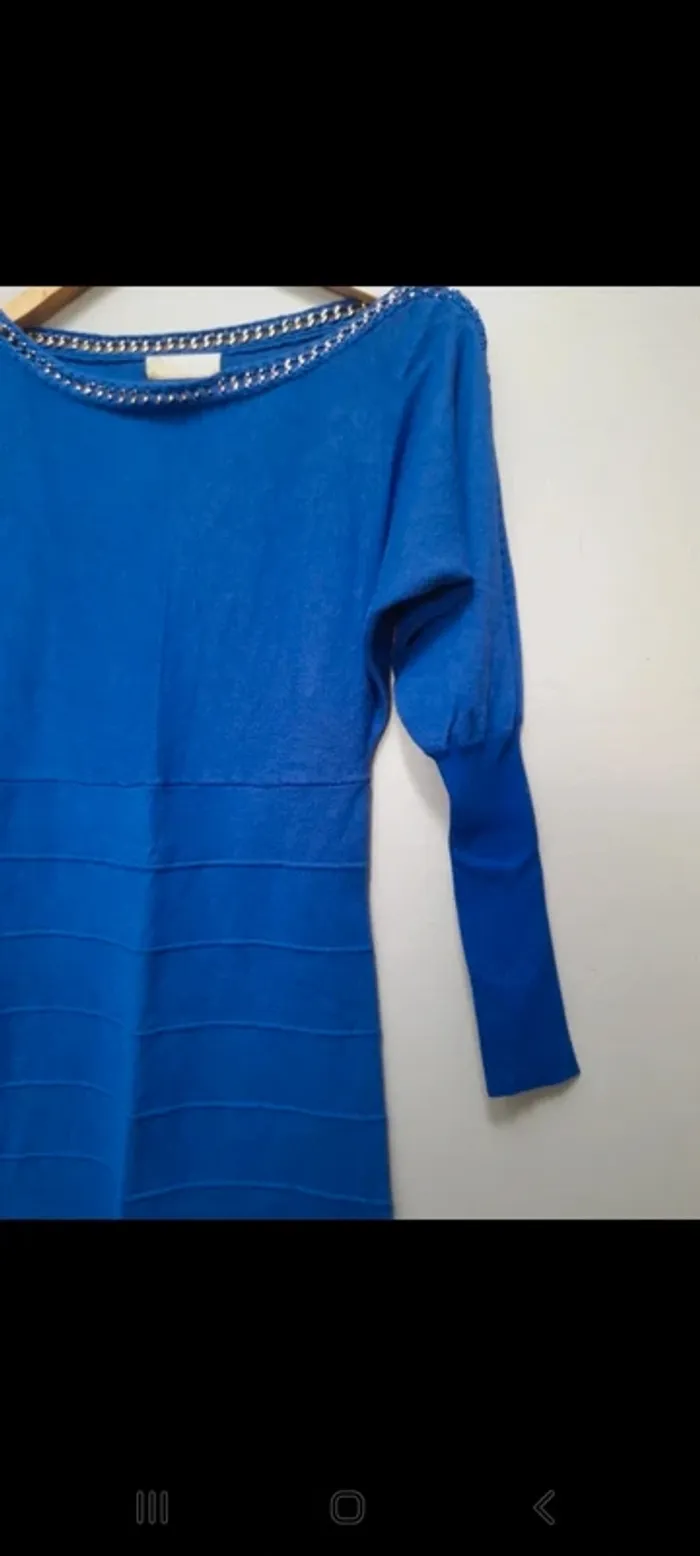 Robe pull avec ornement - photo numéro 5