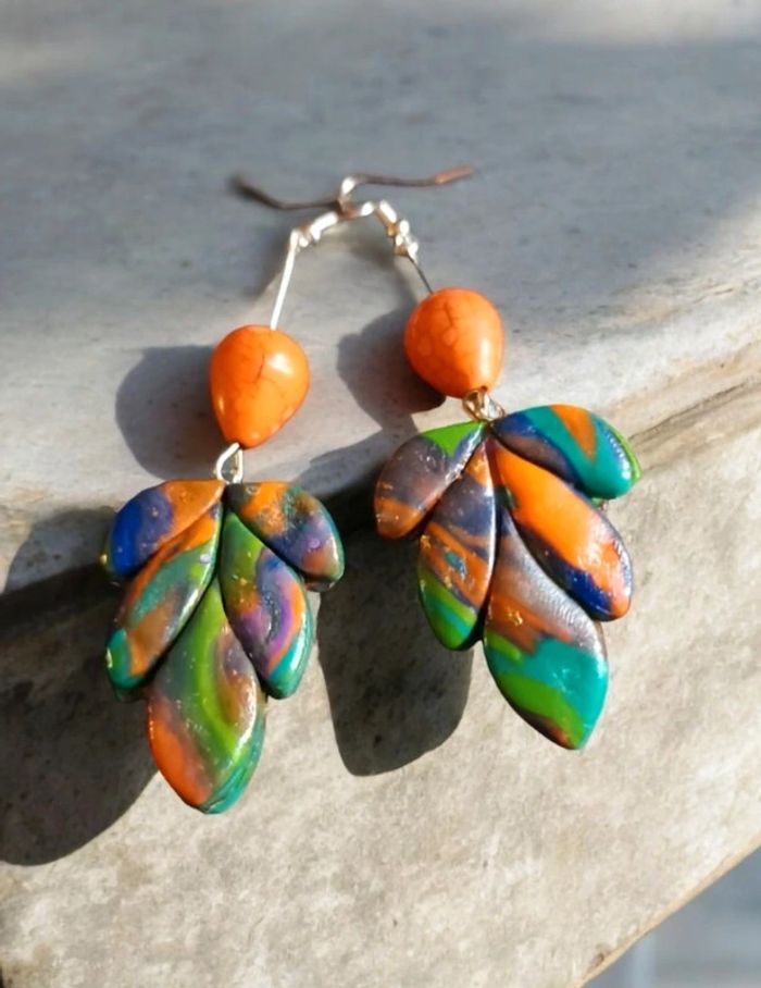 Boucles d'oreilles pendante multicolore pâte polymere - photo numéro 2