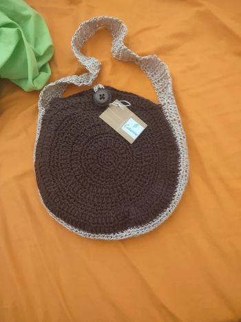 Sac à main rond marron au crochet