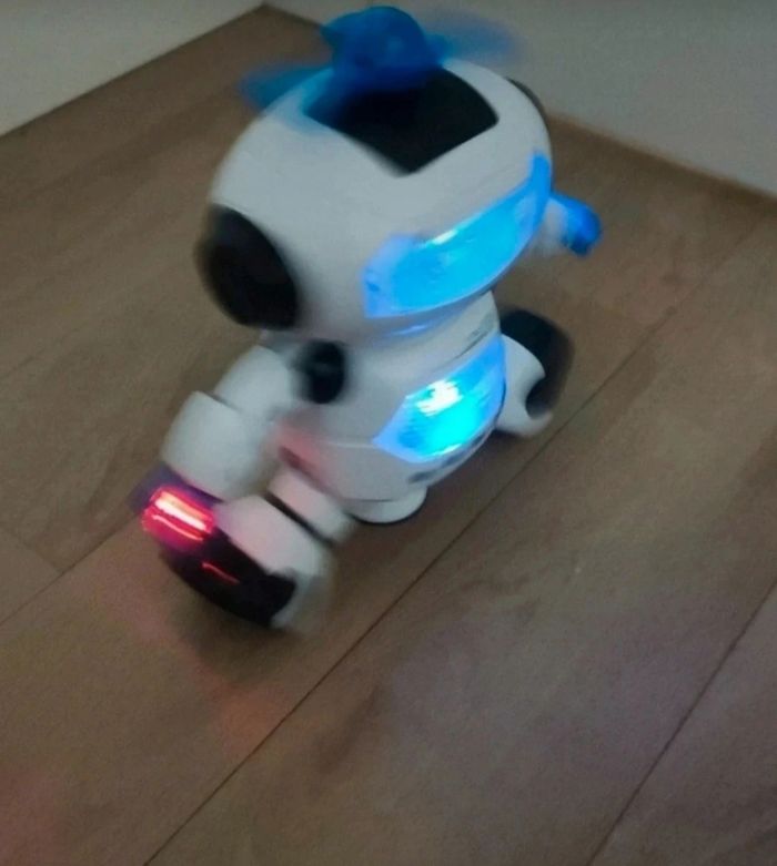 Robot électronique - avec lumière, une chanson et bouge - photo numéro 2